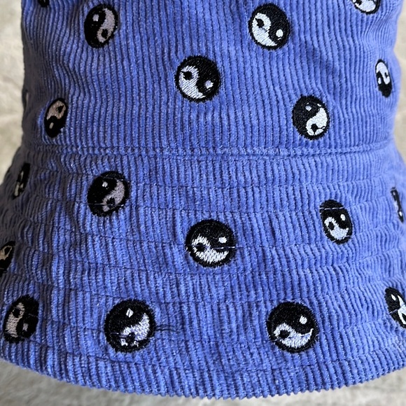 Urban Outfitters Corduroy Ying Yang Bucket Hat - Picture 6 of 9